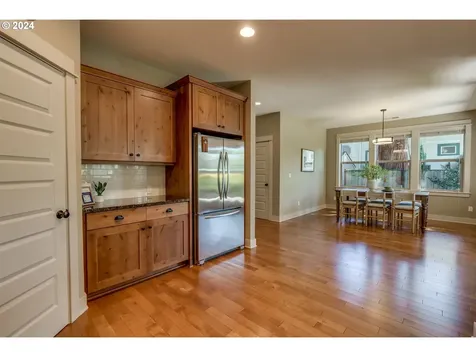 1045 Ne Oneonta Street Portland OR 97211