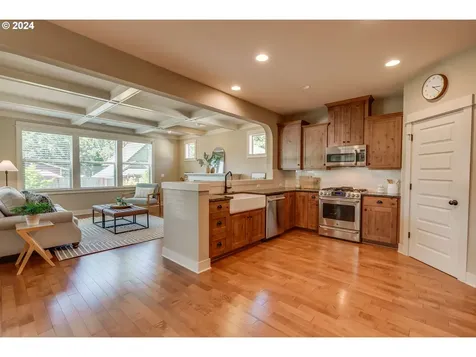 1045 Ne Oneonta Street Portland OR 97211