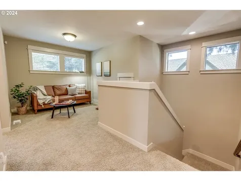 1045 Ne Oneonta Street Portland OR 97211