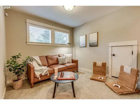 1045 Ne Oneonta Street Portland OR 97211