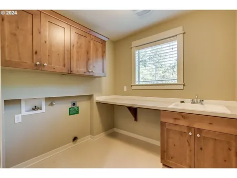 1045 Ne Oneonta Street Portland OR 97211