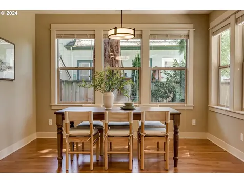 1045 Ne Oneonta Street Portland OR 97211