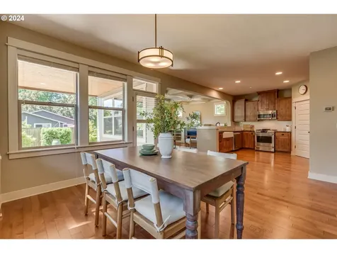 1045 Ne Oneonta Street Portland OR 97211