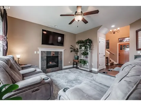 1099 Harbour Lane Ne Keizer OR 97303