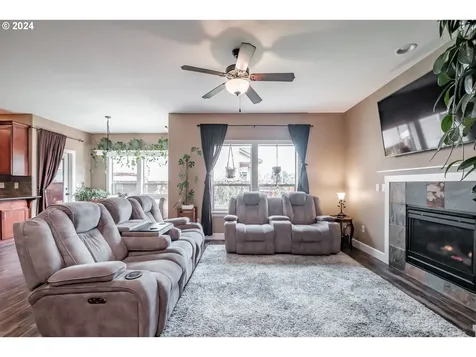 1099 Harbour Lane Ne Keizer OR 97303