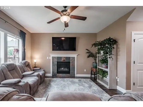 1099 Harbour Lane Ne Keizer OR 97303