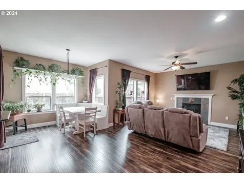 1099 Harbour Lane Ne Keizer OR 97303