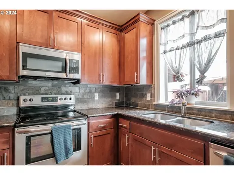 1099 Harbour Lane Ne Keizer OR 97303