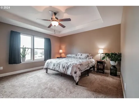 1099 Harbour Lane Ne Keizer OR 97303