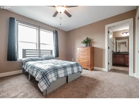 1099 Harbour Lane Ne Keizer OR 97303