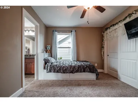 1099 Harbour Lane Ne Keizer OR 97303