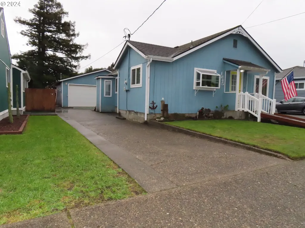 1845 Maple Street North Bend OR 97459