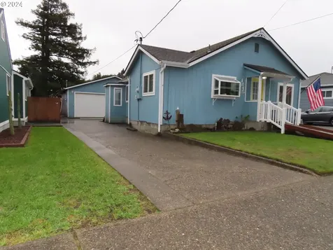 1845 Maple Street North Bend OR 97459