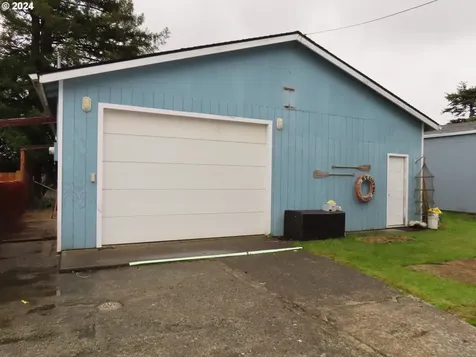 1845 Maple Street North Bend OR 97459