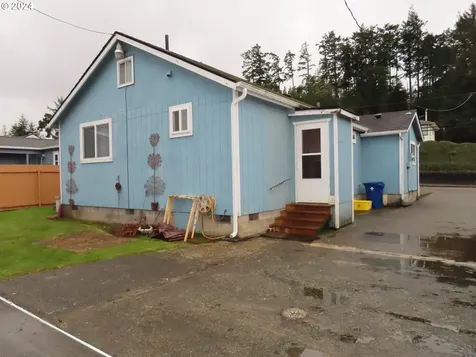 1845 Maple Street North Bend OR 97459