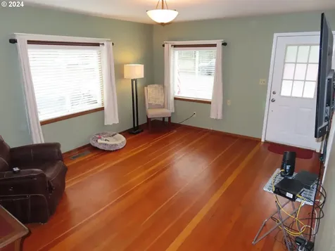 1845 Maple Street North Bend OR 97459