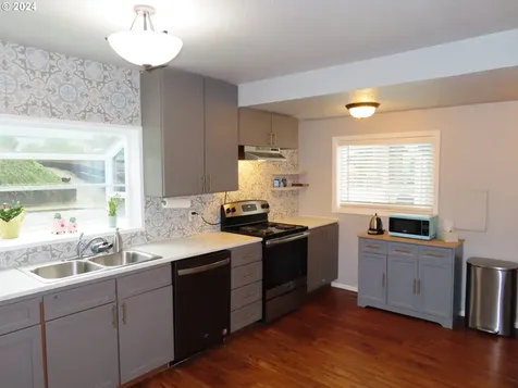 1845 Maple Street North Bend OR 97459