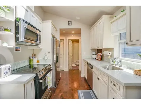 5140 SW 43rd Avenue Portland OR 97221