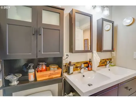 5140 SW 43rd Avenue Portland OR 97221