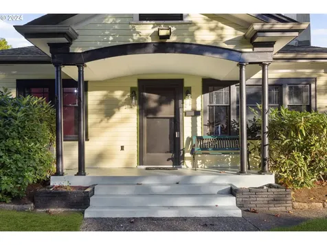 1524 21st Avenue Longview WA 98632