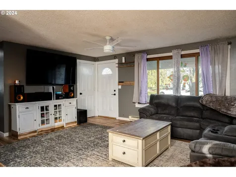 905 S Magnolia Street Cornelius OR 97113