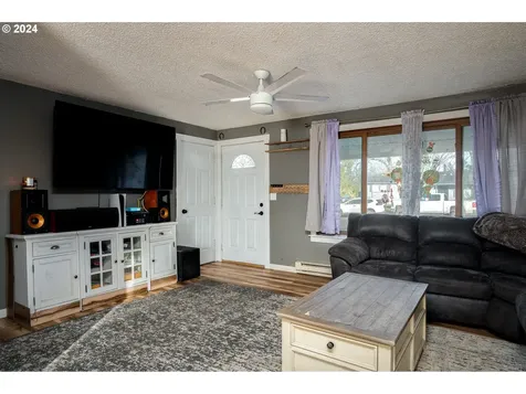 905 S Magnolia Street Cornelius OR 97113