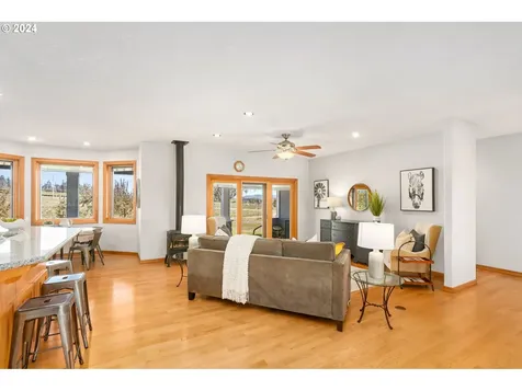 19015 Riverwood Road Dundee OR 97115