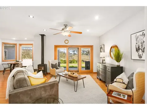 19015 Riverwood Road Dundee OR 97115