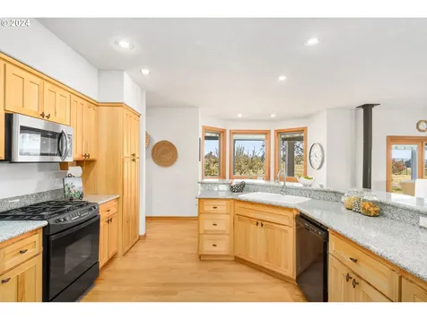 19015 Riverwood Road Dundee OR 97115