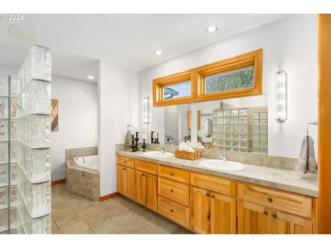 19015 Riverwood Road Dundee OR 97115