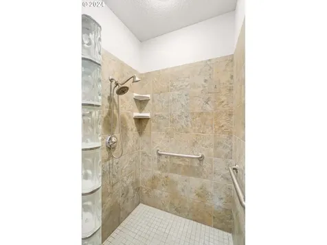 19015 Riverwood Road Dundee OR 97115
