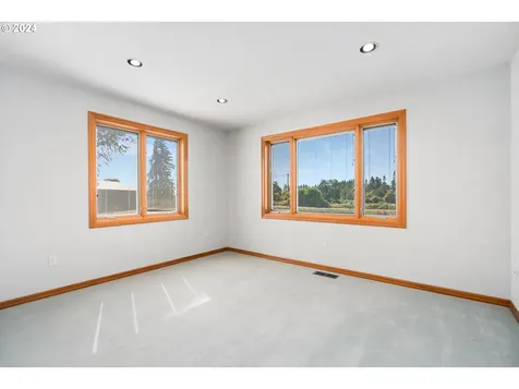 19015 Riverwood Road Dundee OR 97115