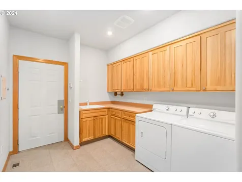 19015 Riverwood Road Dundee OR 97115