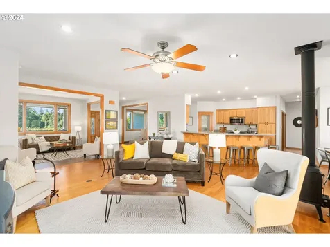 19015 Riverwood Road Dundee OR 97115