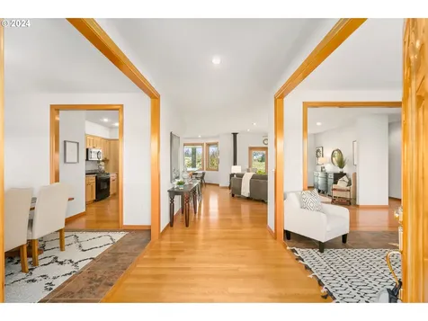 19015 Riverwood Road Dundee OR 97115