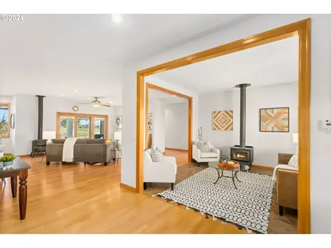 19015 Riverwood Road Dundee OR 97115