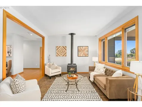 19015 Riverwood Road Dundee OR 97115
