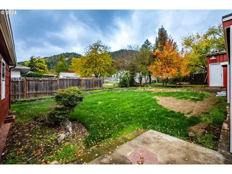 735 NE Madrona Drive Myrtle Creek OR 97457