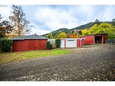 735 NE Madrona Drive Myrtle Creek OR 97457