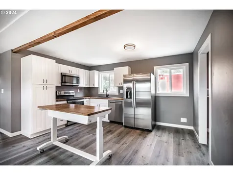735 NE Madrona Drive Myrtle Creek OR 97457