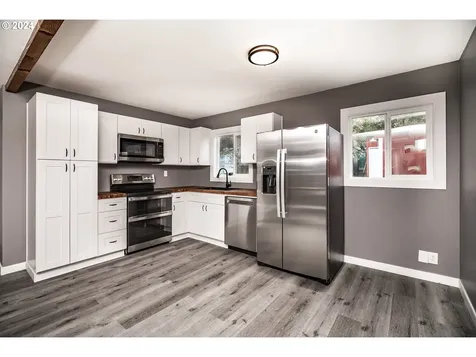 735 NE Madrona Drive Myrtle Creek OR 97457