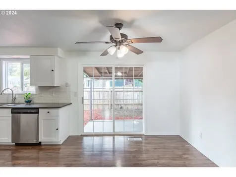 313 10th Avenue Sweet Home OR 97386