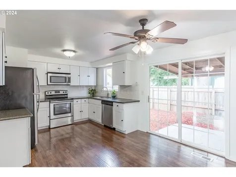 313 10th Avenue Sweet Home OR 97386