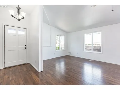313 10th Avenue Sweet Home OR 97386