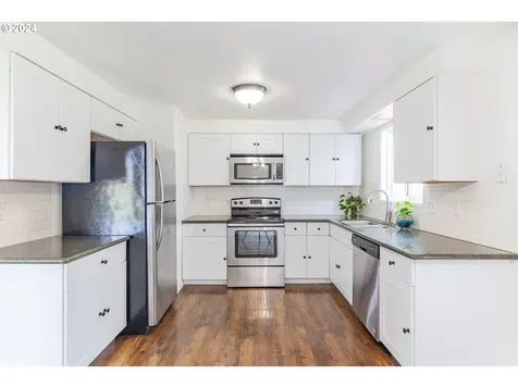 313 10th Avenue Sweet Home OR 97386