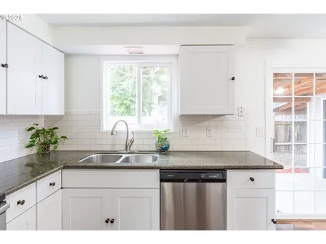 313 10th Avenue Sweet Home OR 97386