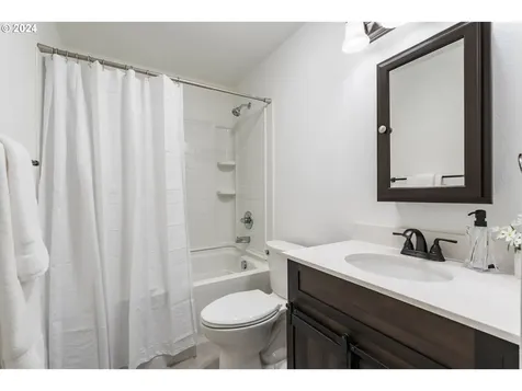 11317 SW 64th Avenue Portland OR 97219