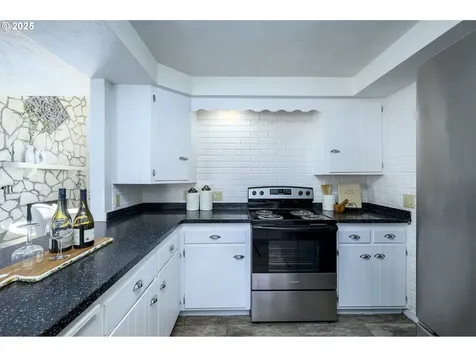 1017 NW Oakwood Circle Mcminnville OR 97128