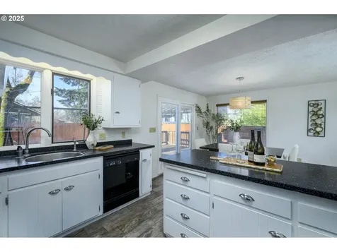 1017 NW Oakwood Circle Mcminnville OR 97128