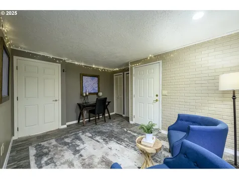 1017 NW Oakwood Circle Mcminnville OR 97128
